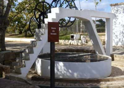 Nora de Virato, Donkey langs water-wandelroute Pechão